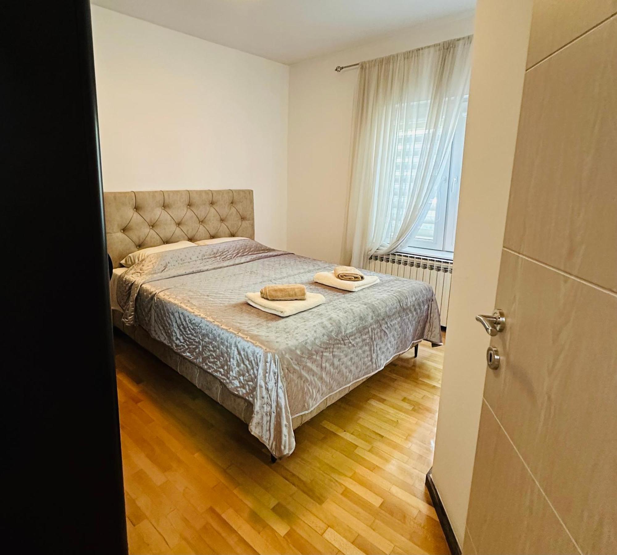 Urban Stay Skopje Bagian luar foto